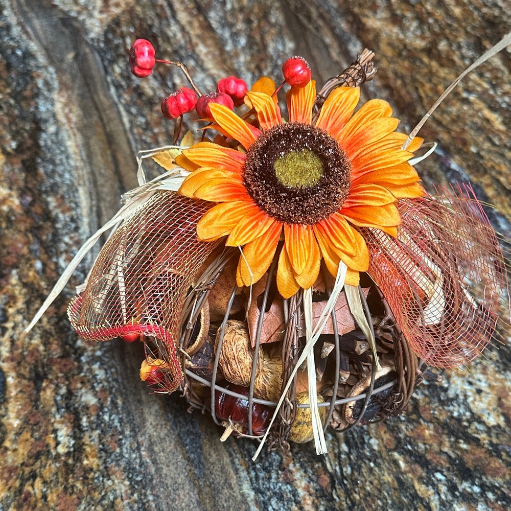 Autumn Harvest Metal Wire Pumpkin Potpourri Holder